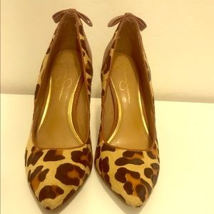 Jessica Simpson leopard print shoe.